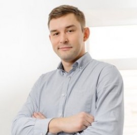 Андрей Холуев